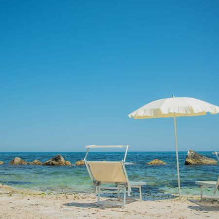 Hotel Riva Del Sole Джовинацо Екстериор снимка