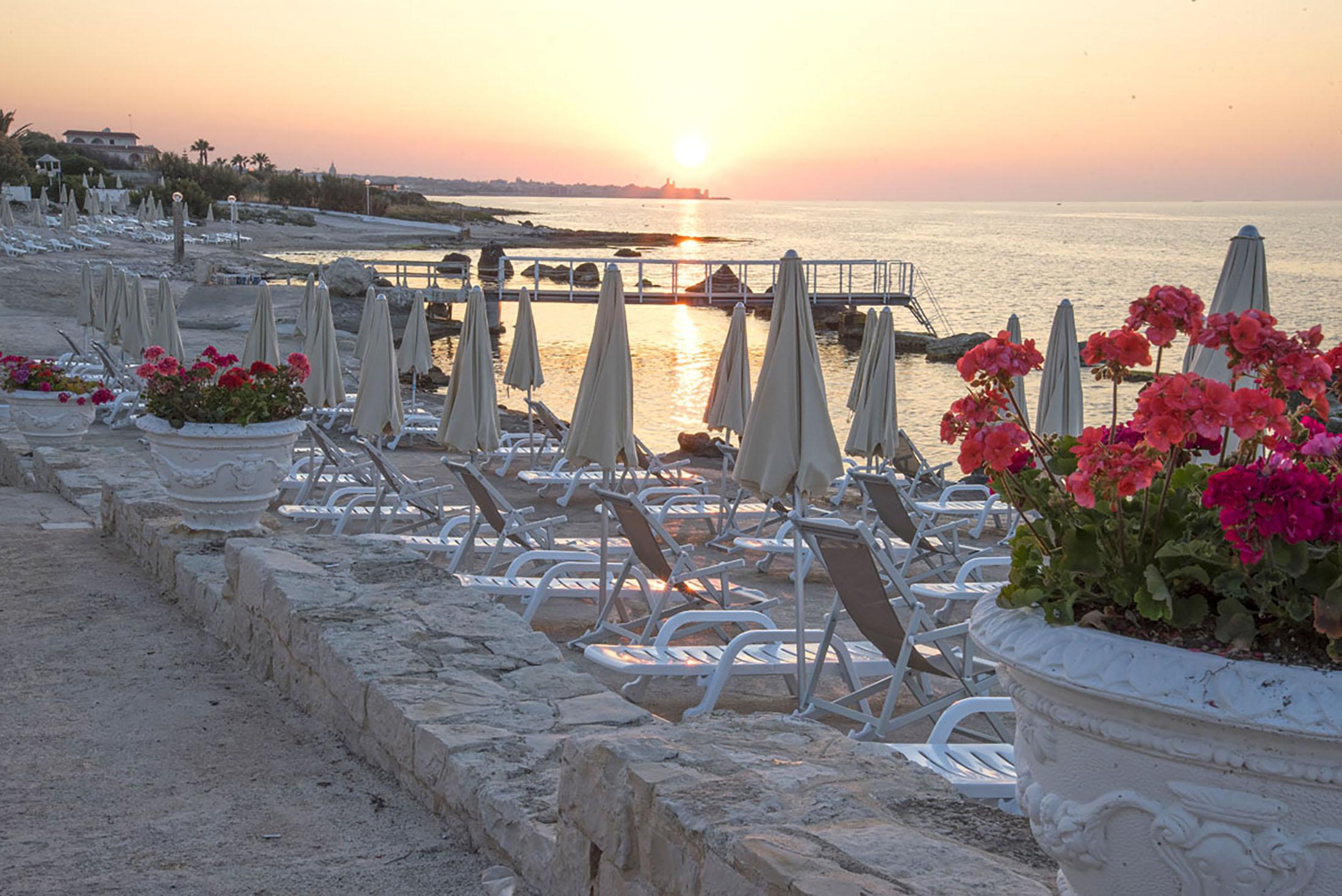 Hotel Riva Del Sole Джовинацо Екстериор снимка