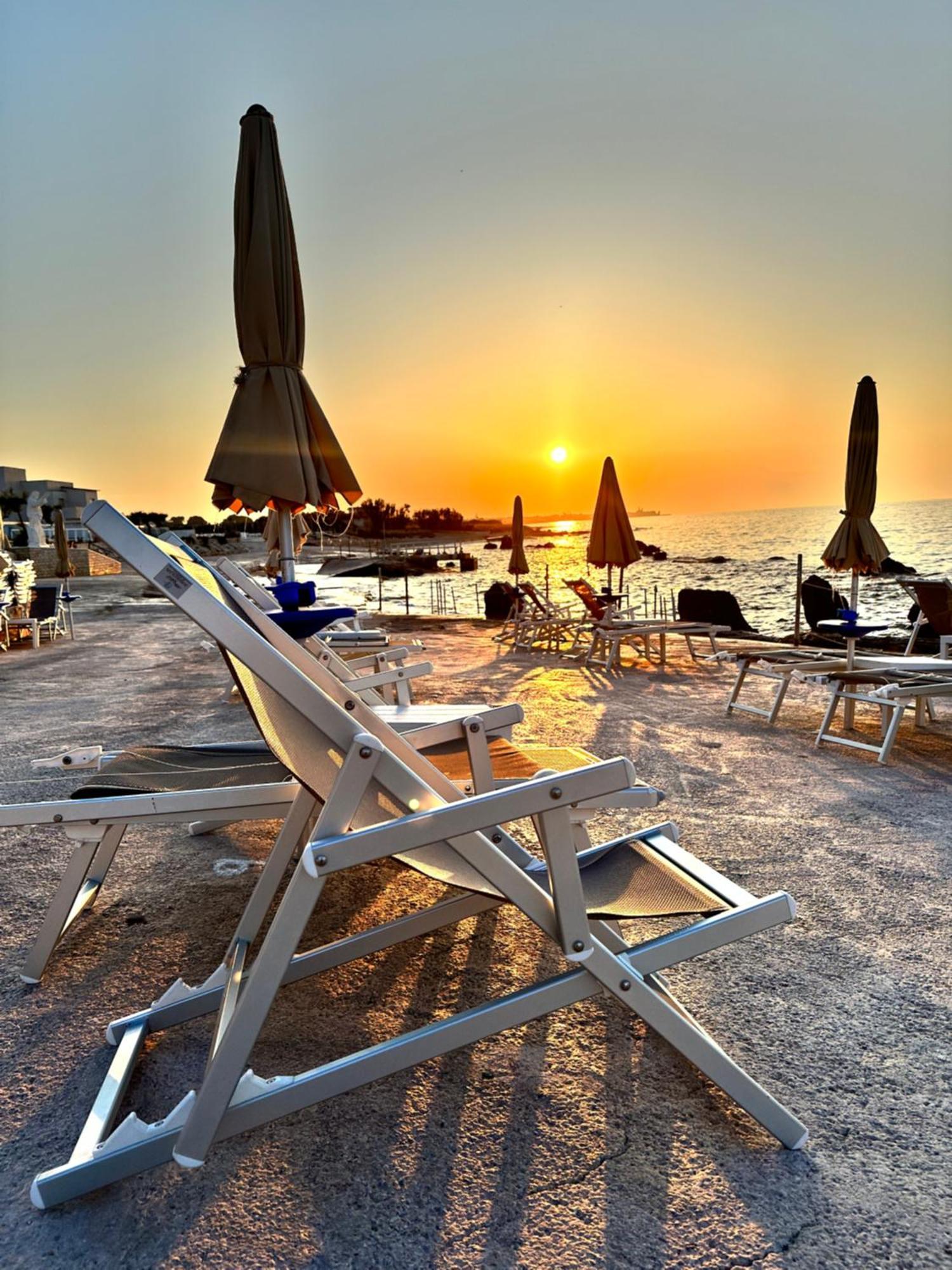 Hotel Riva Del Sole Джовинацо Екстериор снимка