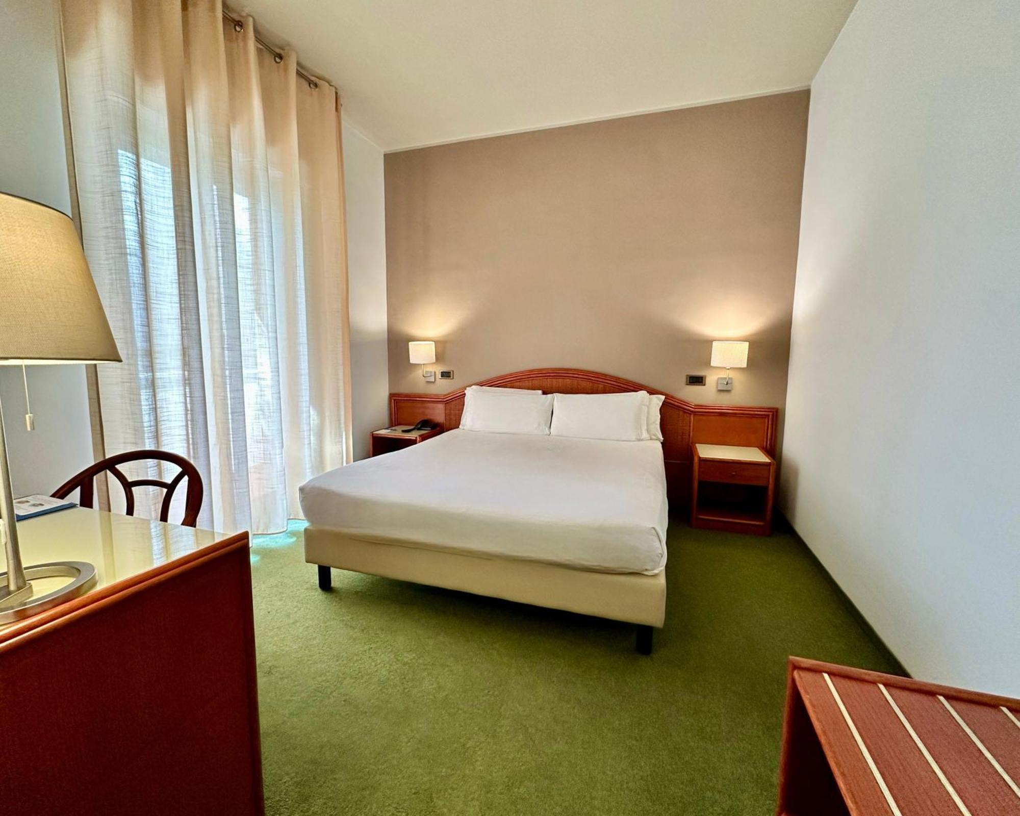 Hotel Riva Del Sole Джовинацо Екстериор снимка