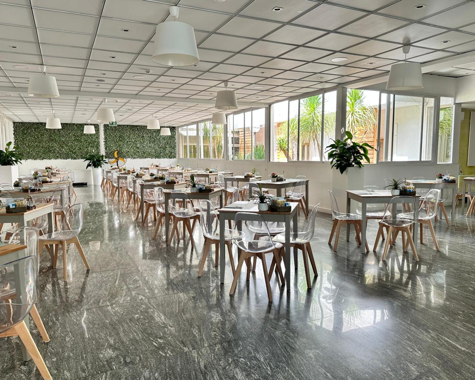 Hotel Riva Del Sole Джовинацо Екстериор снимка