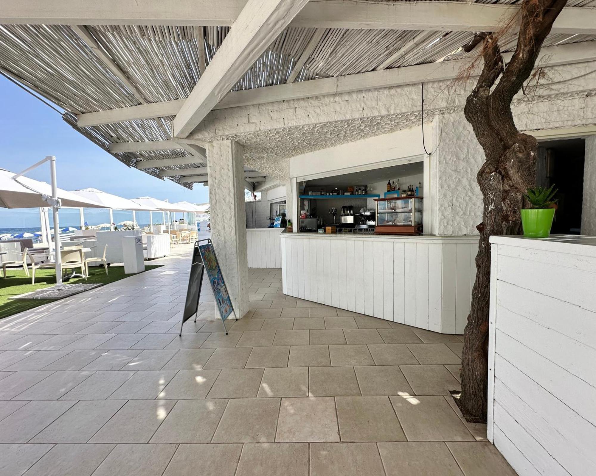 Hotel Riva Del Sole Джовинацо Екстериор снимка