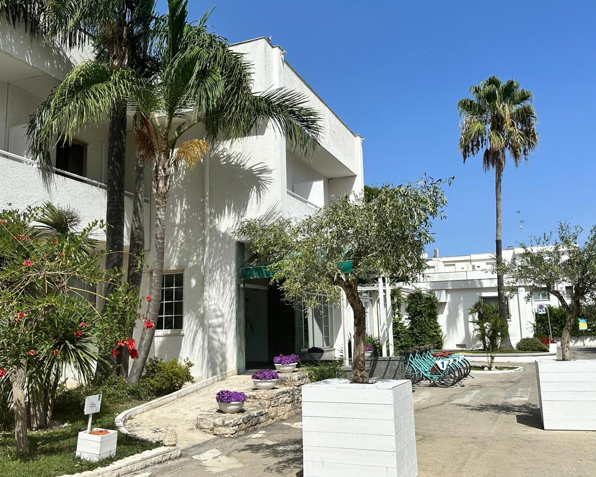 Hotel Riva Del Sole Джовинацо Екстериор снимка