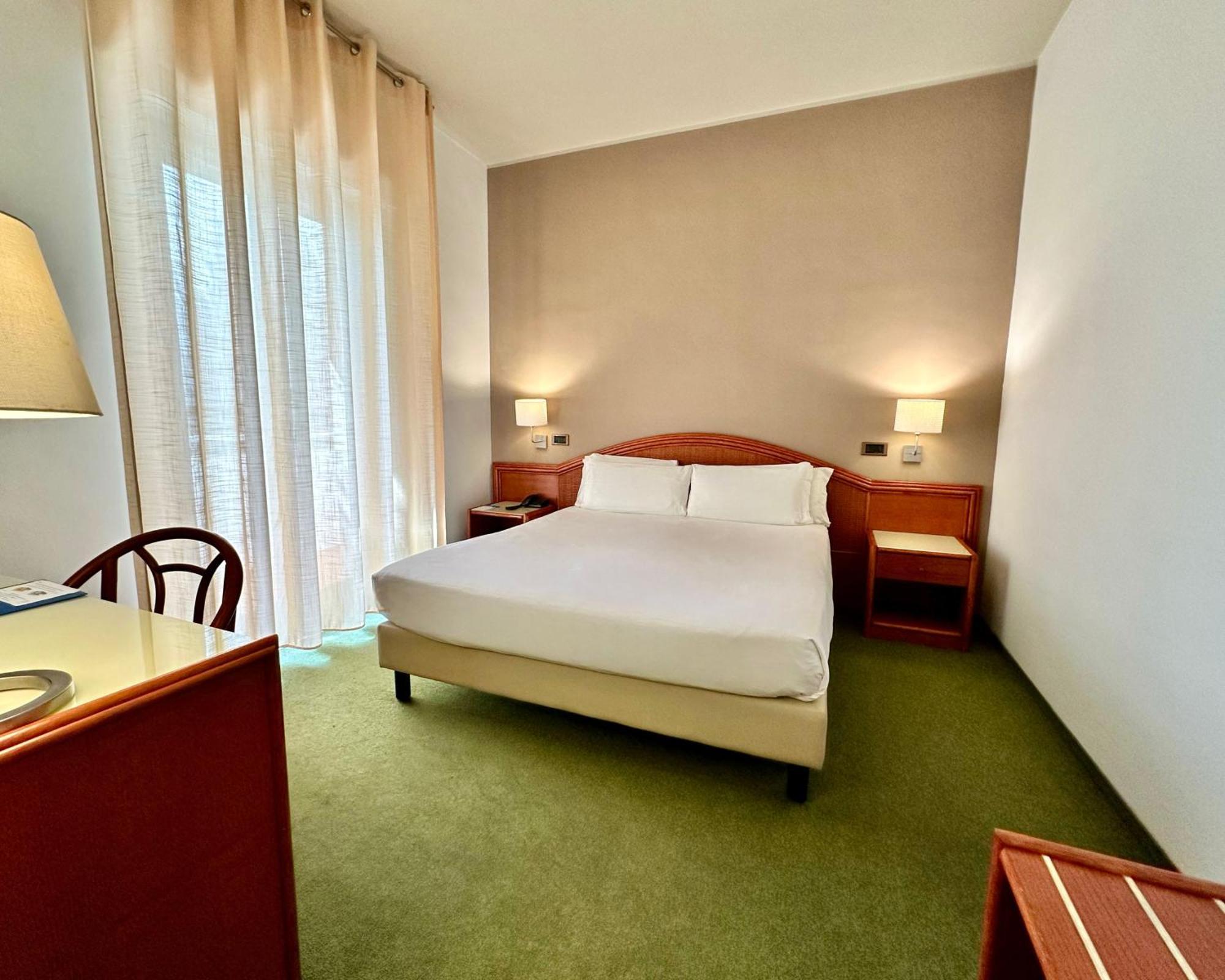 Hotel Riva Del Sole Джовинацо Екстериор снимка