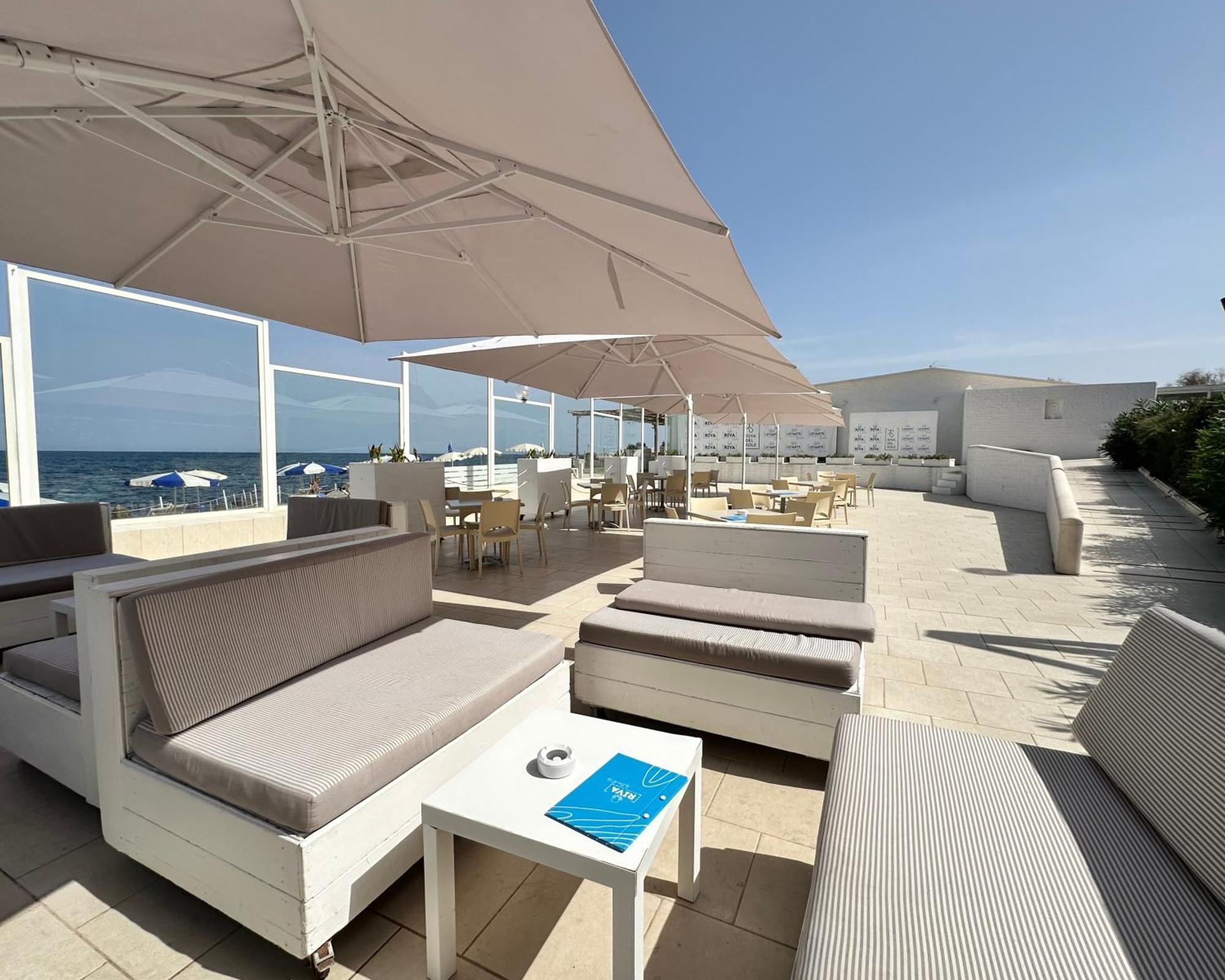 Hotel Riva Del Sole Джовинацо Екстериор снимка