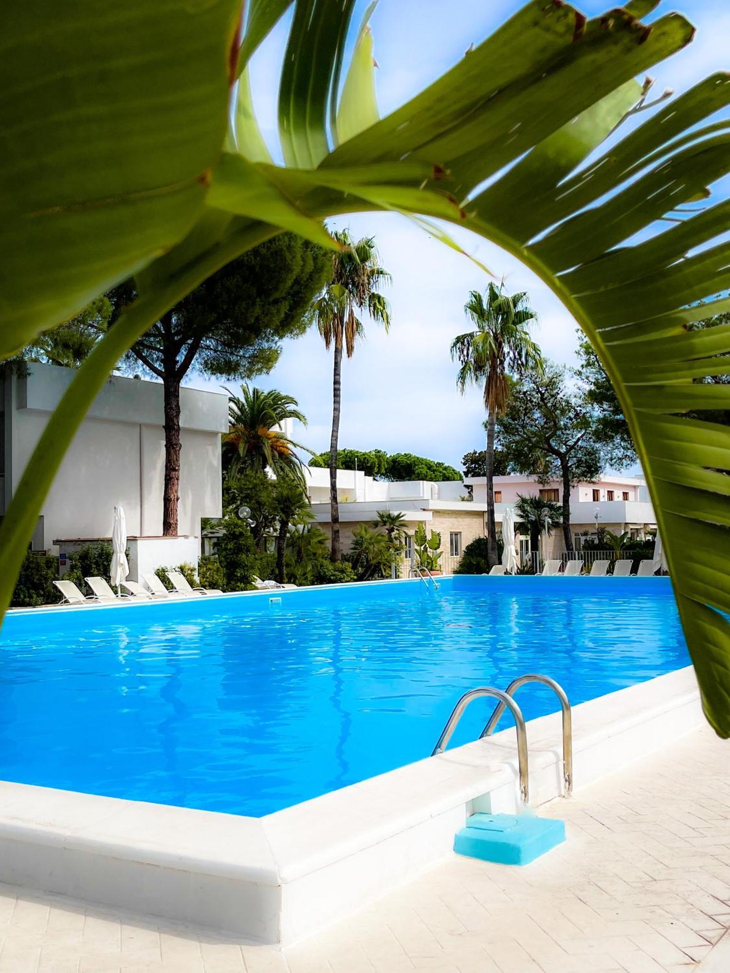 Hotel Riva Del Sole Джовинацо Екстериор снимка