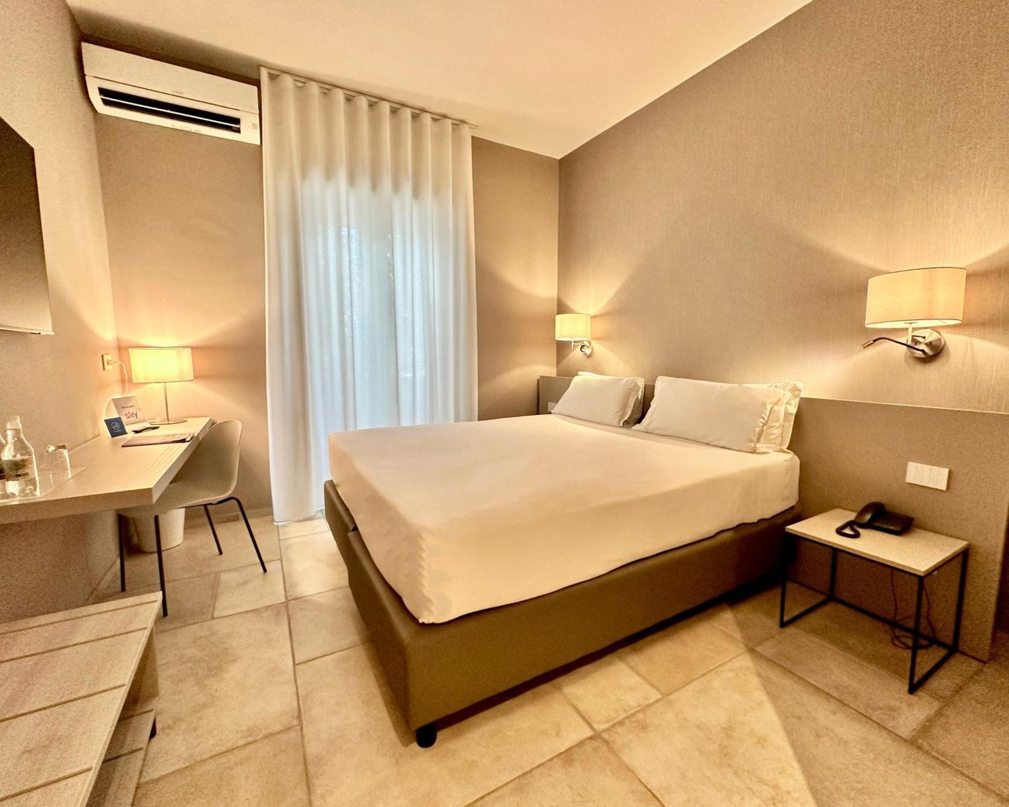 Hotel Riva Del Sole Джовинацо Екстериор снимка