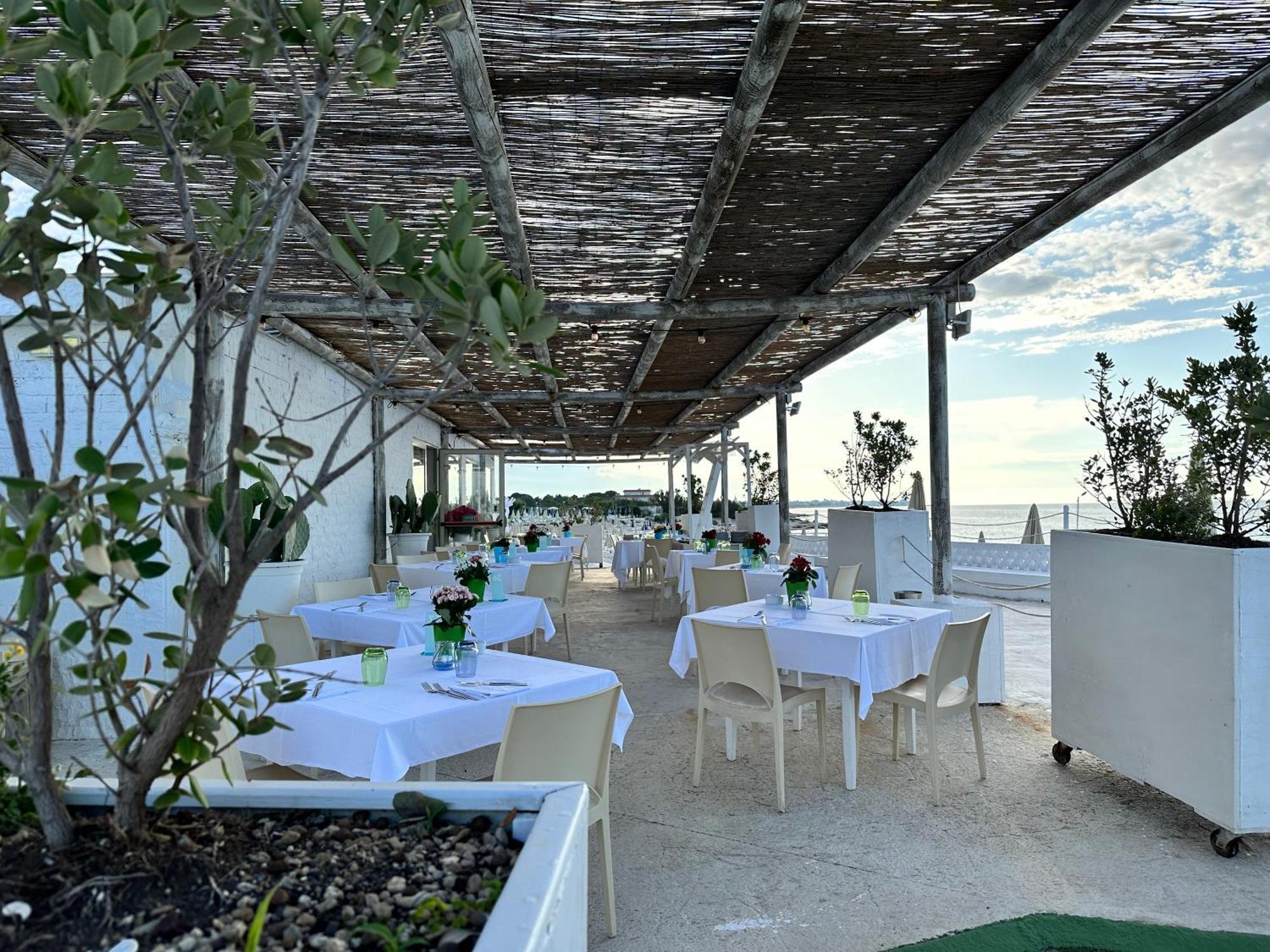 Hotel Riva Del Sole Джовинацо Екстериор снимка