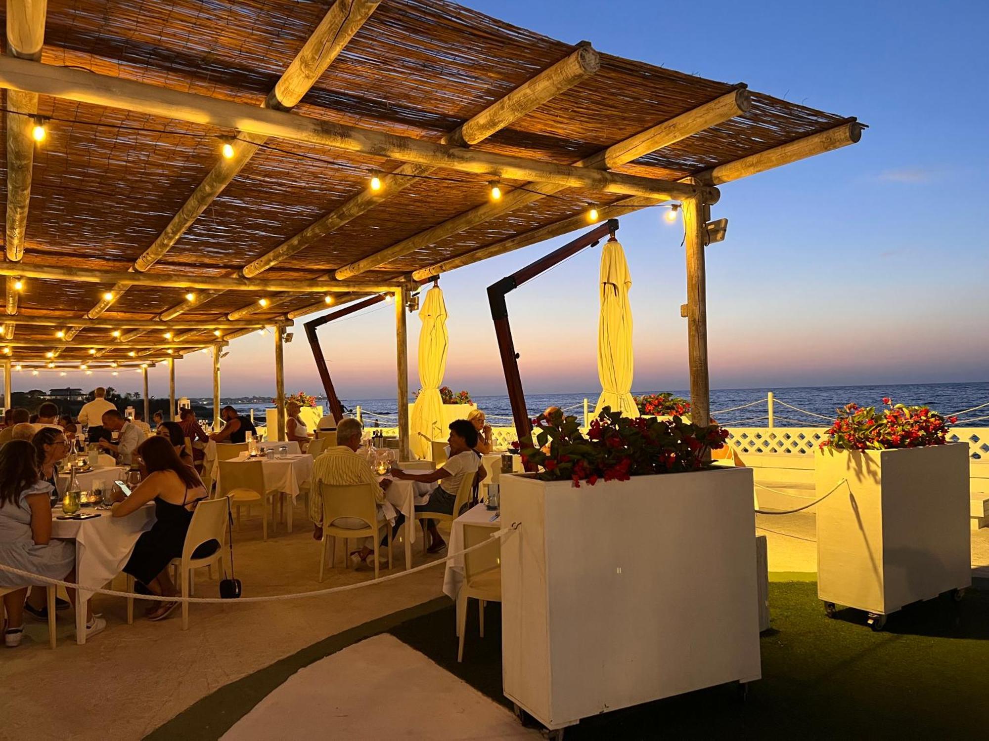 Hotel Riva Del Sole Джовинацо Екстериор снимка