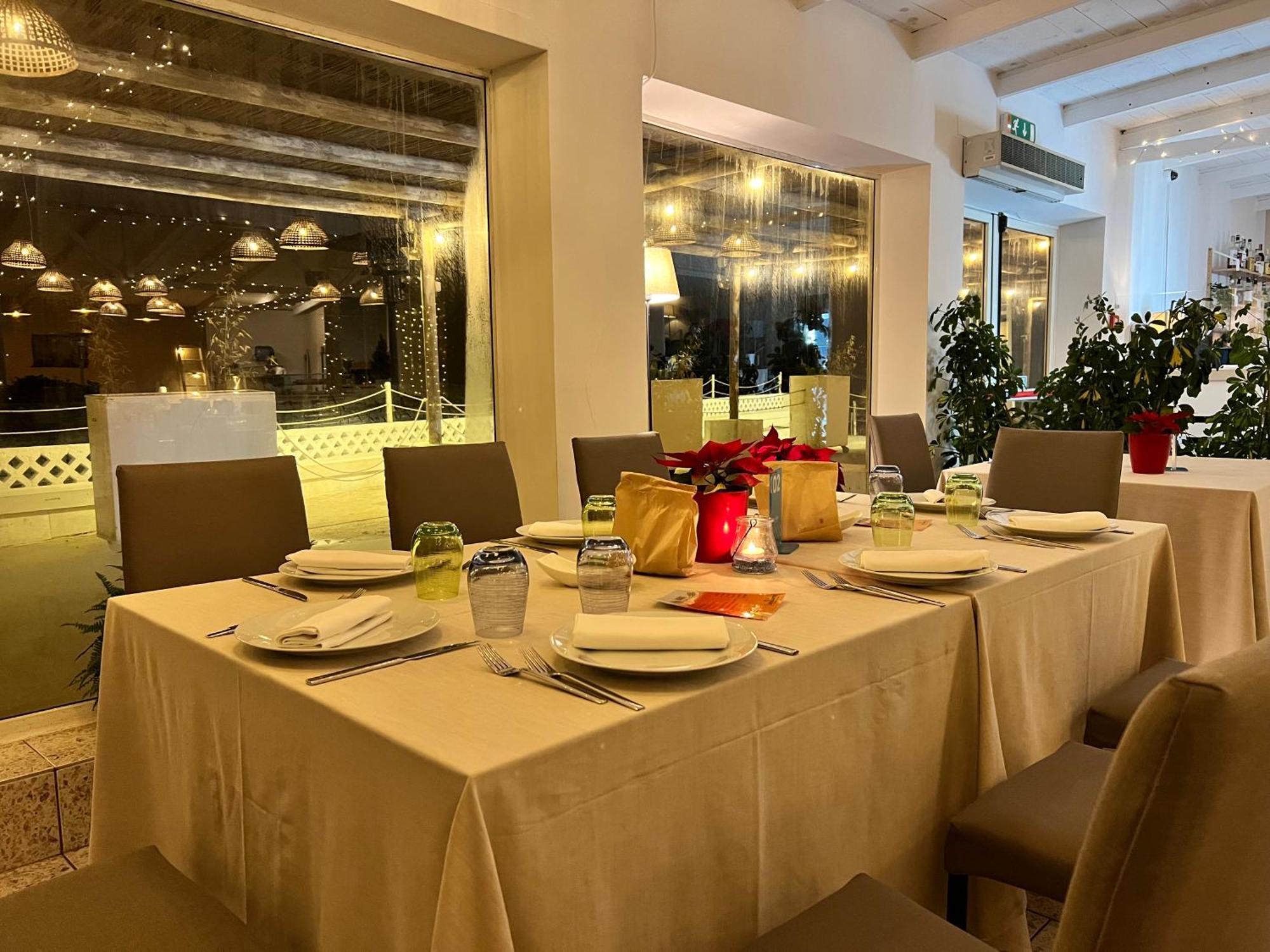 Hotel Riva Del Sole Джовинацо Екстериор снимка