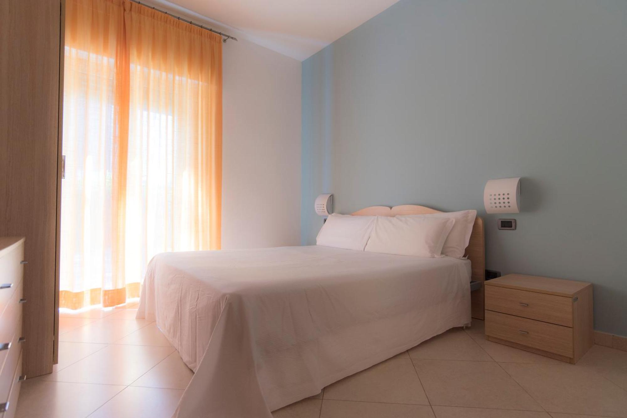 Hotel Riva Del Sole Джовинацо Екстериор снимка