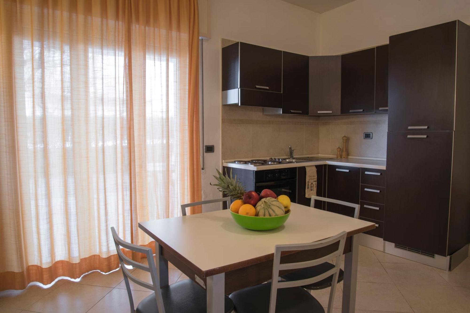 Hotel Riva Del Sole Джовинацо Екстериор снимка