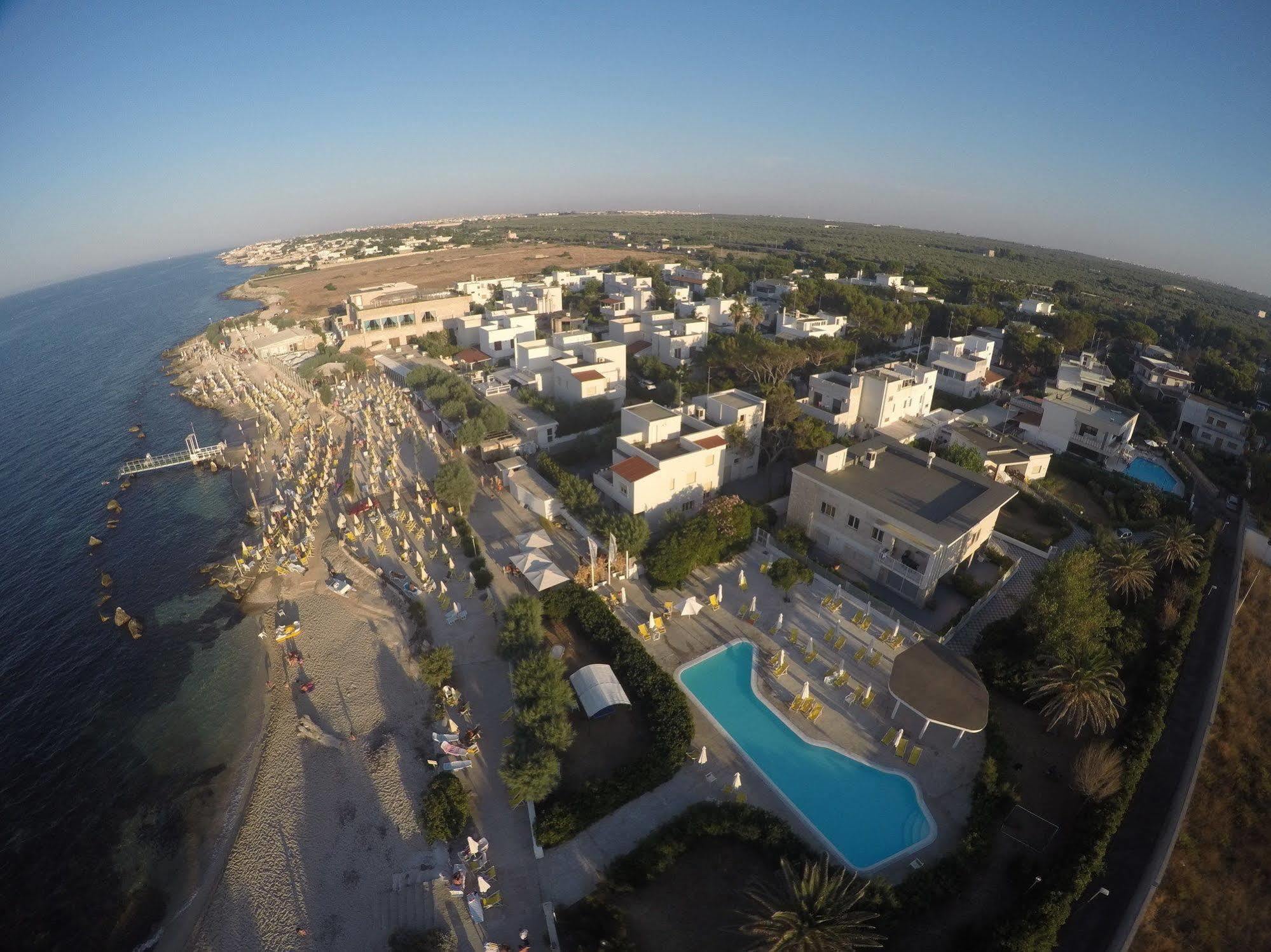 Hotel Riva Del Sole Джовинацо Екстериор снимка
