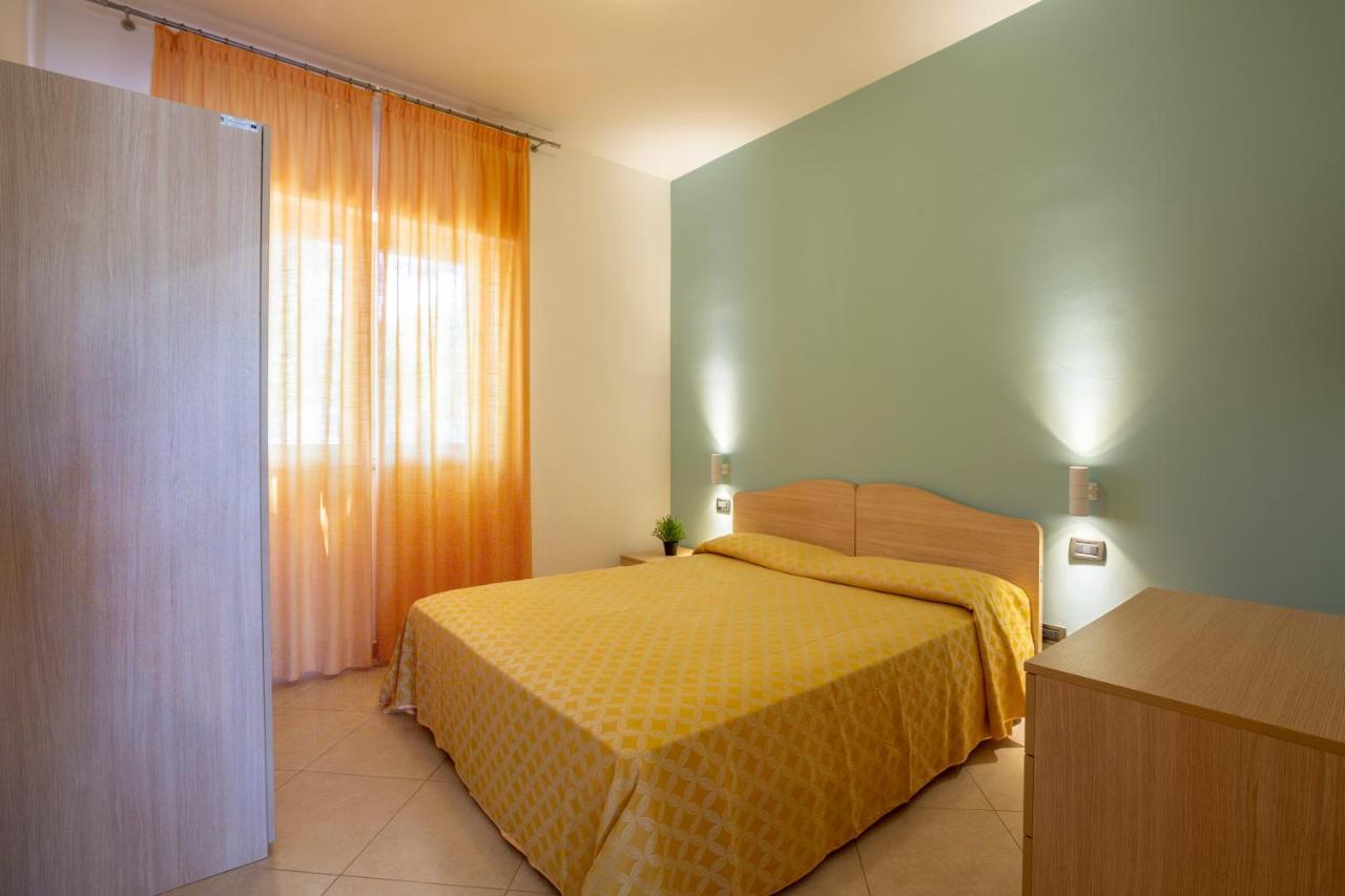 Hotel Riva Del Sole Джовинацо Екстериор снимка