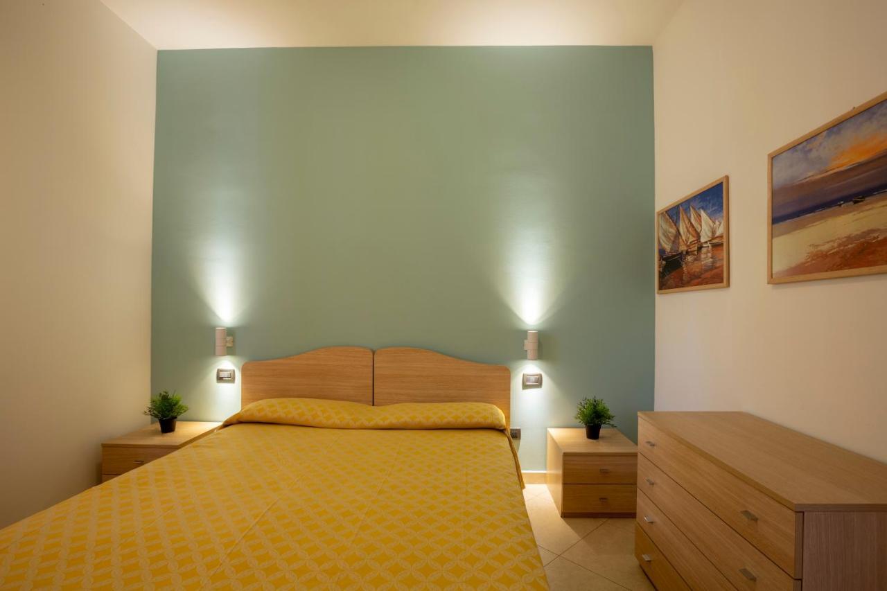 Hotel Riva Del Sole Джовинацо Екстериор снимка