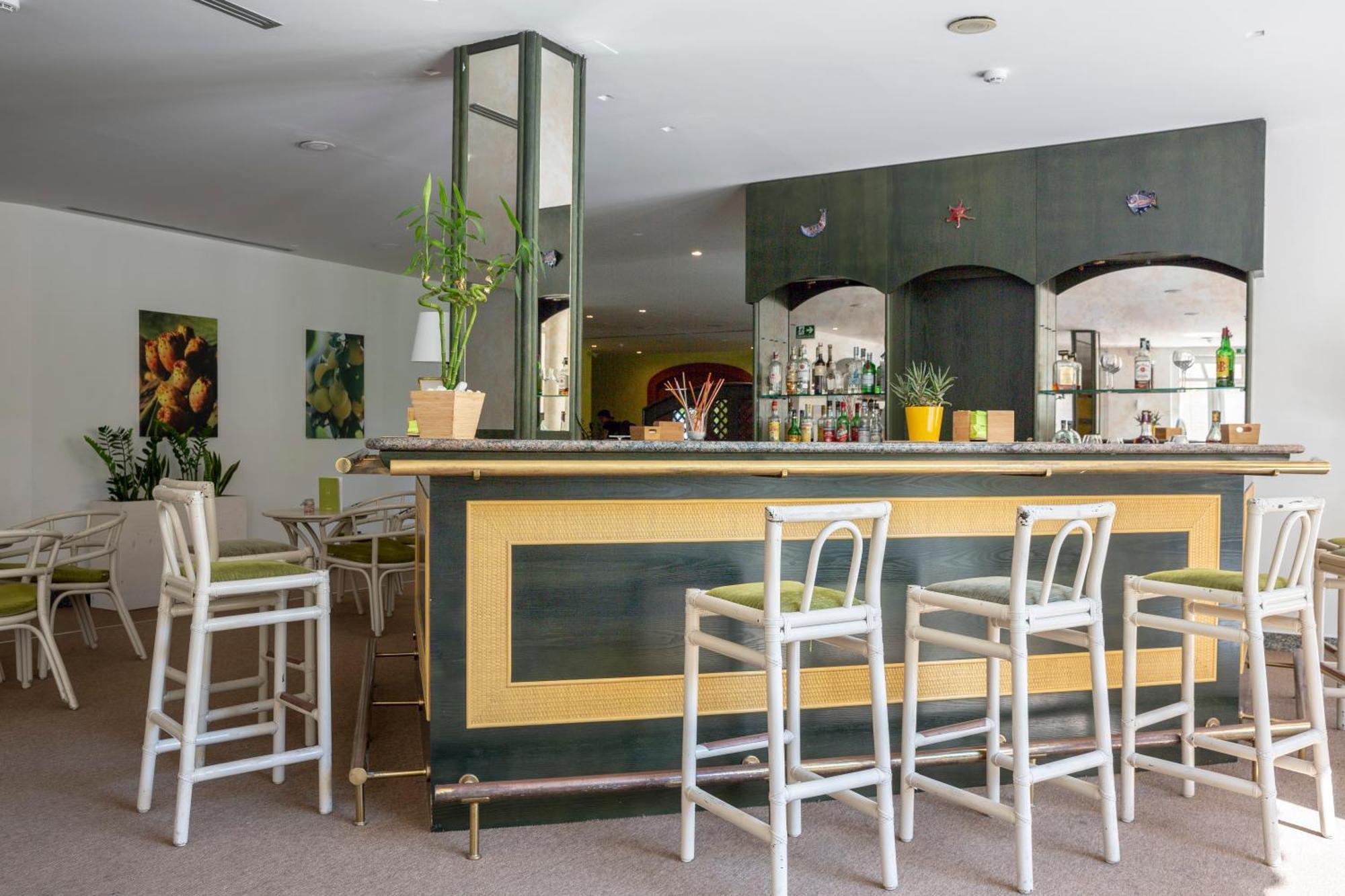 Hotel Riva Del Sole Джовинацо Екстериор снимка