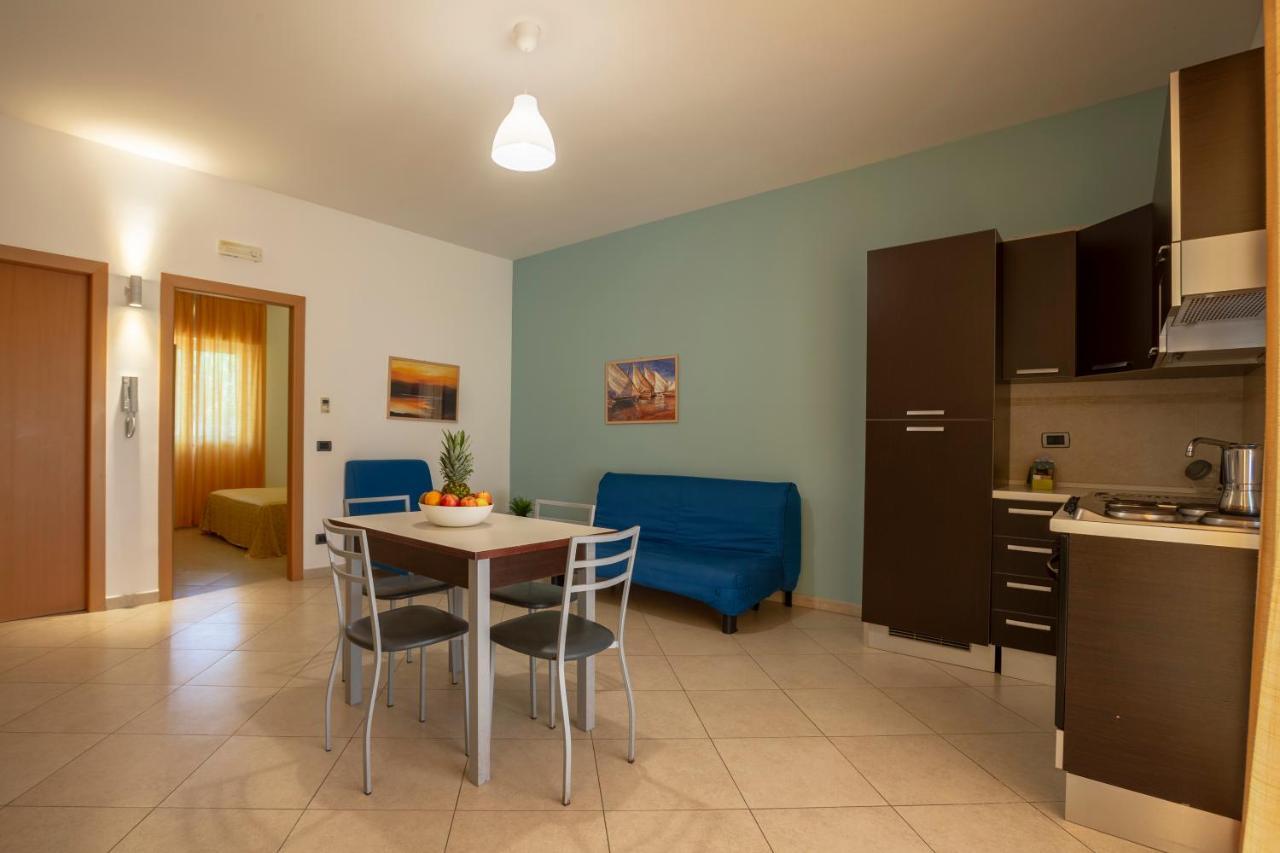 Hotel Riva Del Sole Джовинацо Екстериор снимка