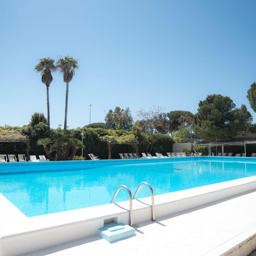 Hotel Riva Del Sole Джовинацо Екстериор снимка