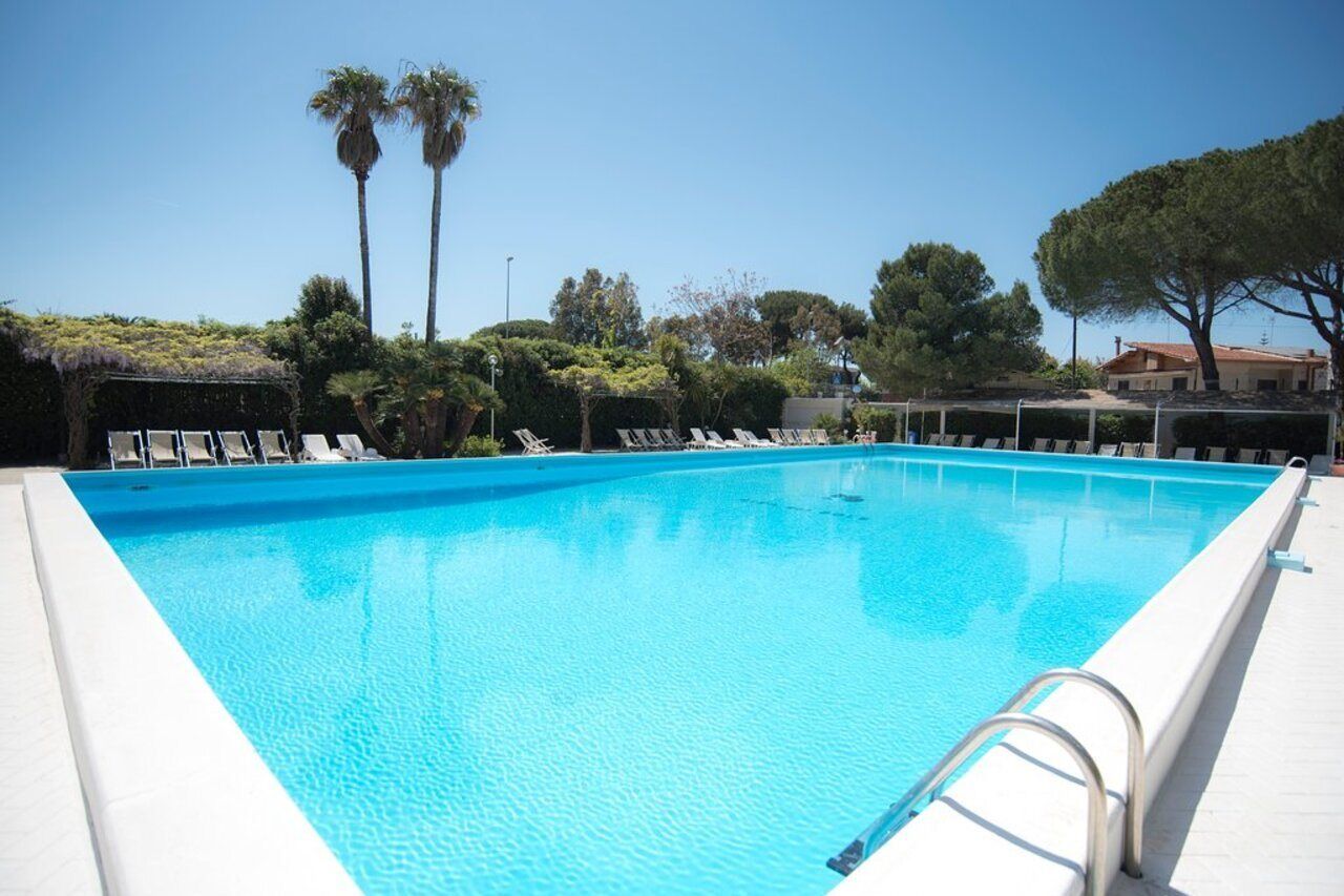 Hotel Riva Del Sole Джовинацо Екстериор снимка